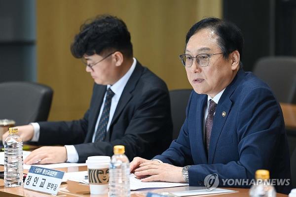 Trade Minister Cheong In-kyo speaks during a meeting in Seoul on April 16, 2024, in this file photo provided by the Ministry of Trade, Industry and Energy. (PHOTO NOT FOR SALE) (Yonhap)